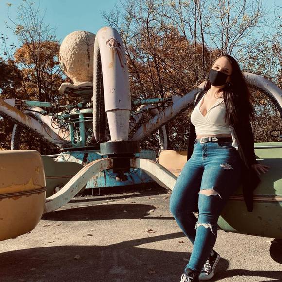 Profile Picture of Briana Newman (@bribri062497) on Poshmark