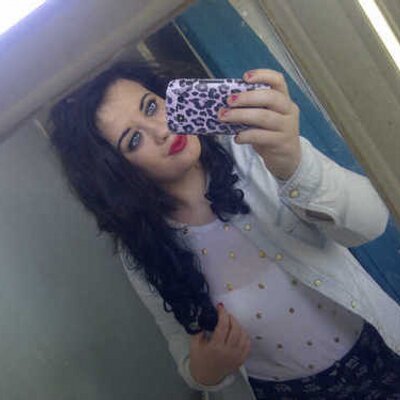 Profile Picture of Emily Louise Simms (@emilysimms123) on Twitter