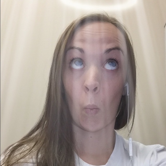 Profile Picture of Allison Brumbles (@ajbrumbles) on Poshmark