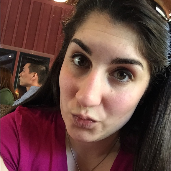 Profile Picture of Daniela Dicarlo (@dicarlde) on Poshmark