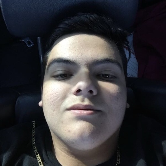 Profile Picture of Alejandro Machado (@alethatboi) on Poshmark