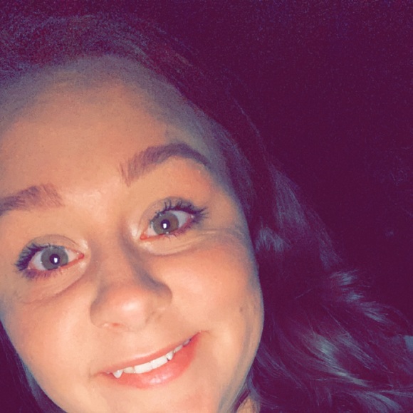 Profile Picture of Jessica Curry (@jcurry2017) on Poshmark