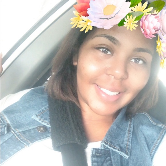 Profile Picture of Erika Wesley (@19lovetoshop95) on Poshmark