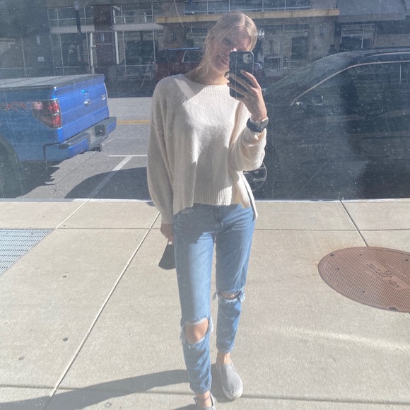 Profile Picture of Caroline Stuckey (@carolinejanaa) on Poshmark