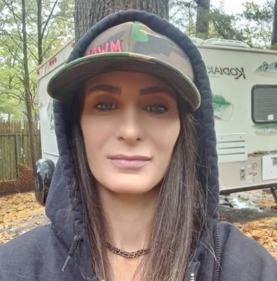 Profile Picture of Ivy Brucculeri (@missinbrad1) on Poshmark