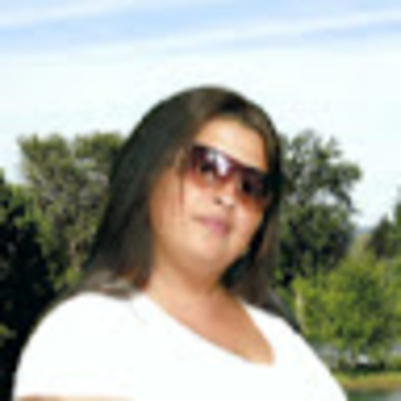 Profile Picture of Crystal Otten (@crystalotten) on Poshmark