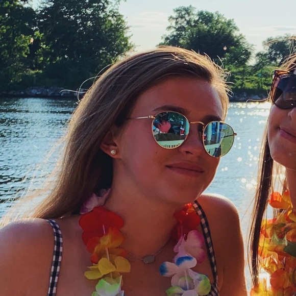 Profile Picture of Katie Mcateer (@katiemcateer) on Poshmark