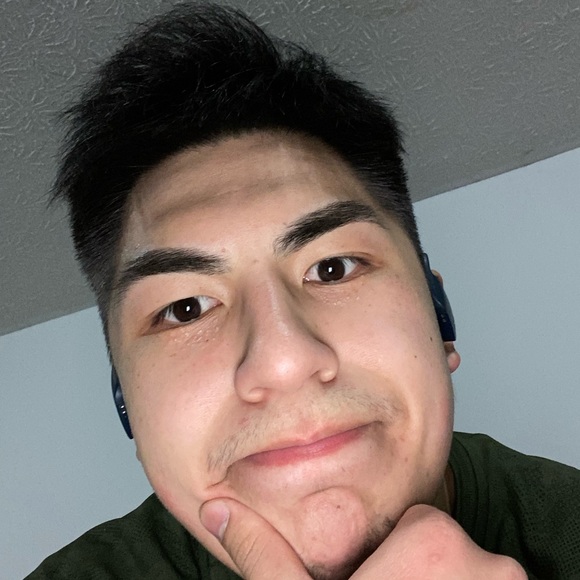 Profile Picture of Adam Tran (@deluxeadam) on Poshmark