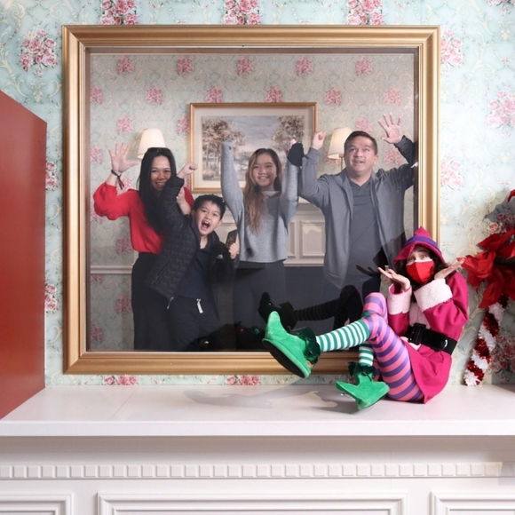 Profile Picture of Hue Nguyen (@huenola) on Poshmark