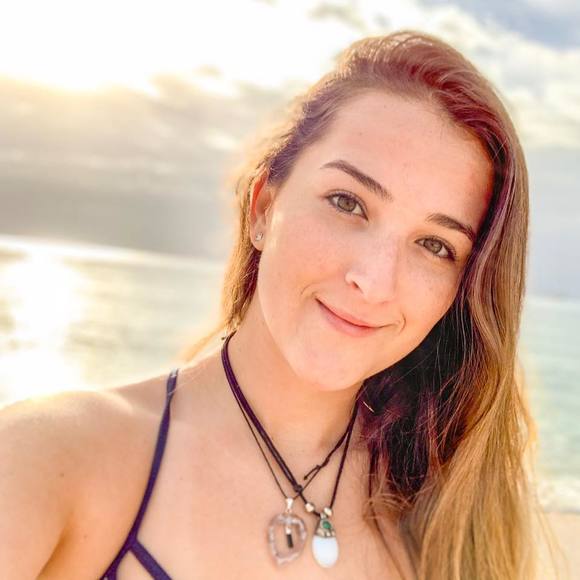 Profile Picture of Kari Emory (@kariemory) on Poshmark