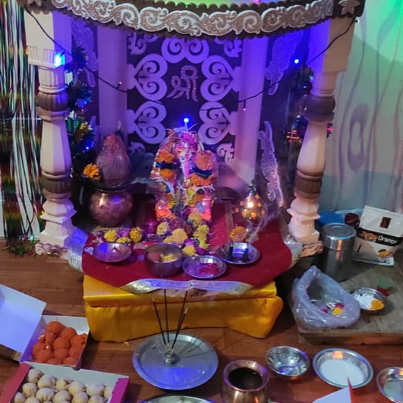 Profile Picture of Manish Tripathi (@roli162) on Poshmark