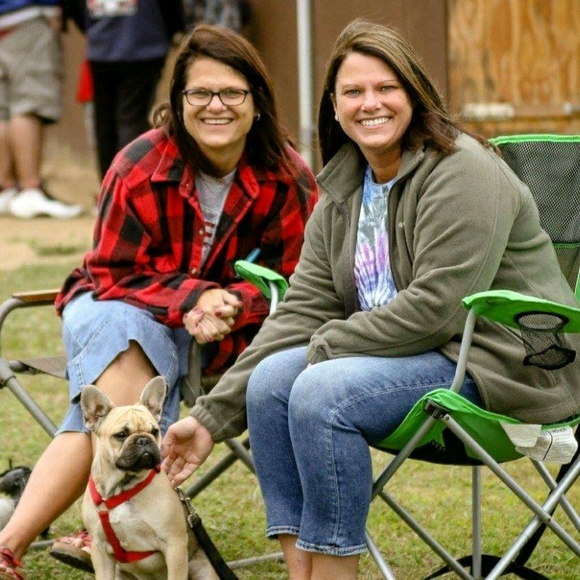 Profile Picture of Beth Thomas (@batjet21) on Poshmark