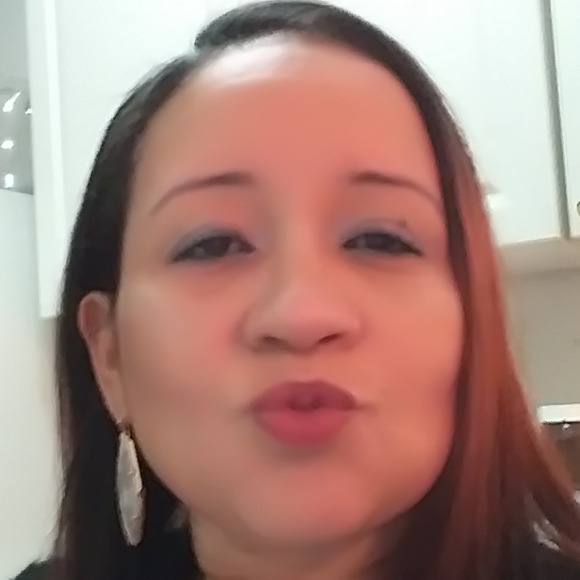 Profile Picture of Gloria Jimenez (@glory71) on Poshmark