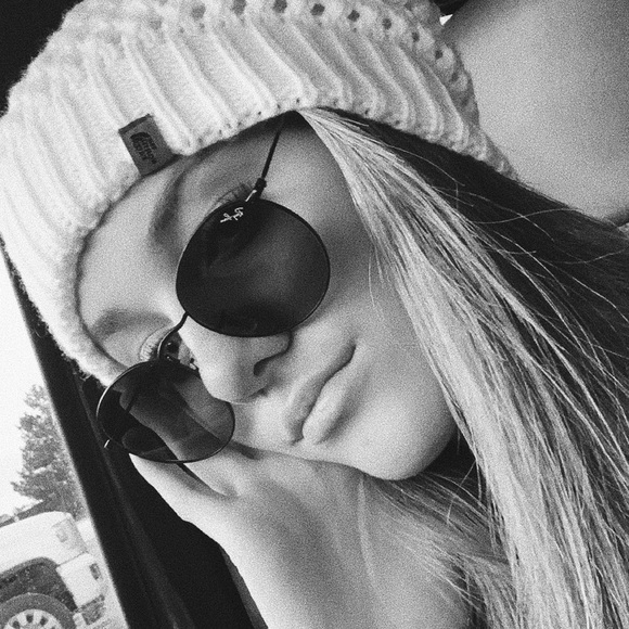 Profile Picture of Taytam Drent (@taytamsdrenttt) on Poshmark