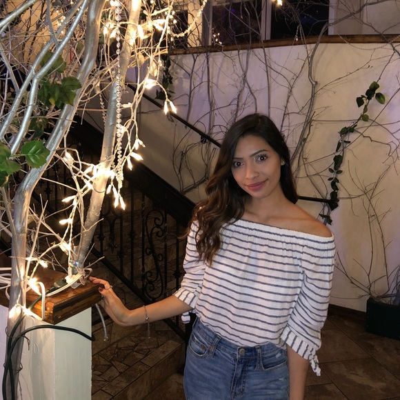 Profile Picture of Daniela Zapata (@danzapata) on Poshmark