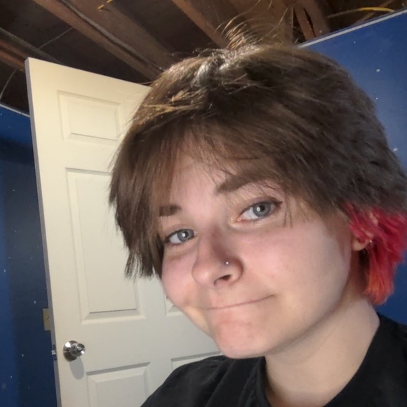 Profile Picture of Leah Long (@lo_long) on Poshmark