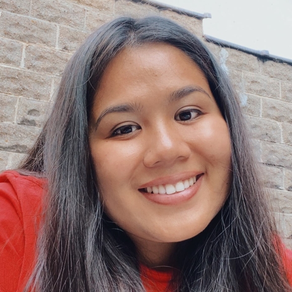 Profile Picture of Michelle Tupaz (@michelletupaz99) on Poshmark