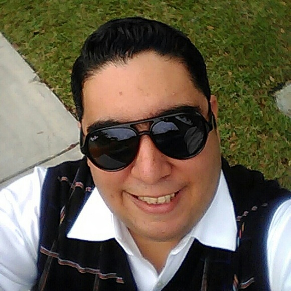 Profile Picture of Tommy Abraham (@taar1980) on Poshmark