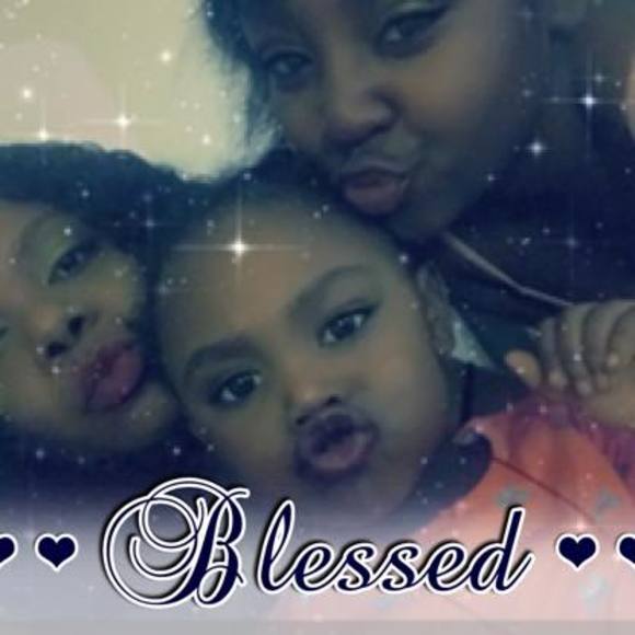 Profile Picture of Chris chris christine Louise (@cwilaon85) on Poshmark