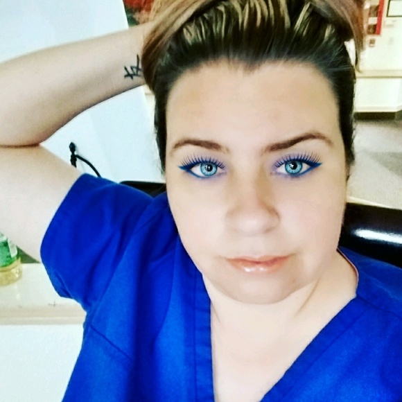 Profile Picture of Rachel Cabalar (@cabalar12) on Poshmark