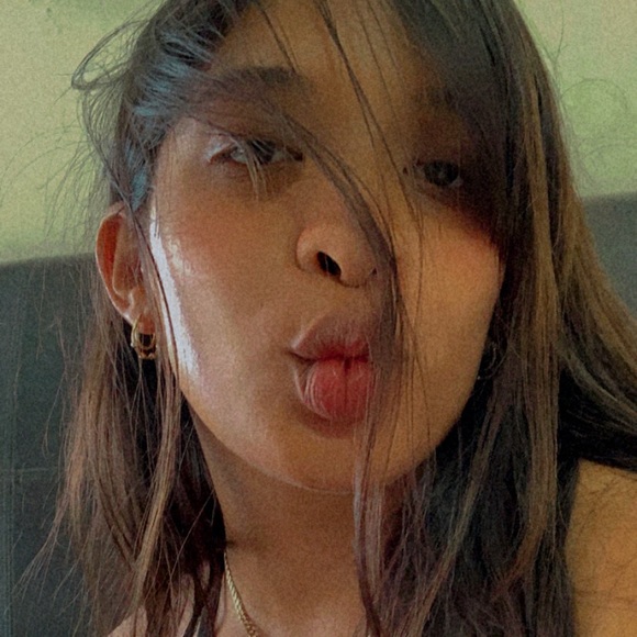 Profile Picture of Daymilee Monge (@daymileemo) on Poshmark