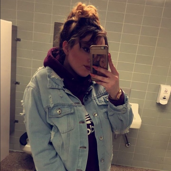 Profile Picture of Grace Wilczak (@gracewilczak) on Poshmark
