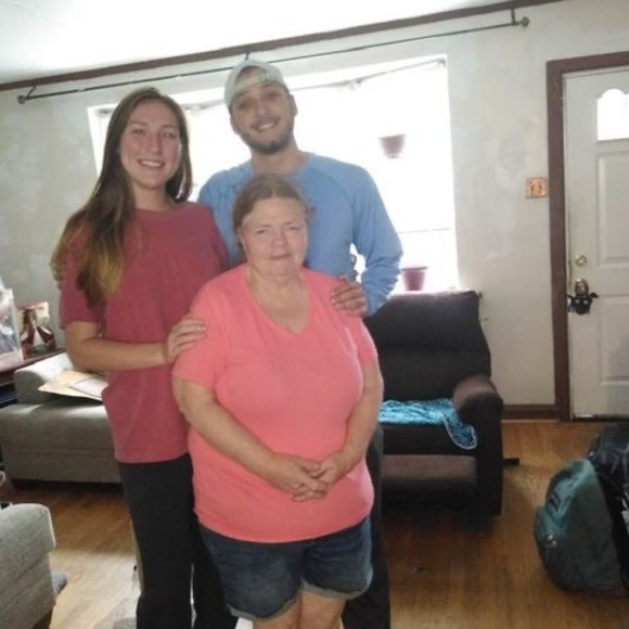 Profile Picture of Debbie Tomosky (@debbietomosky) on Poshmark