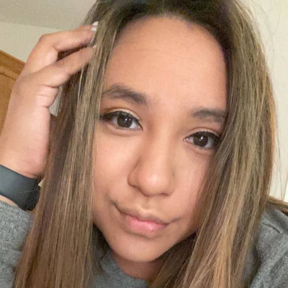 Profile Picture of Atzimba Barba (@atzyb) on Poshmark