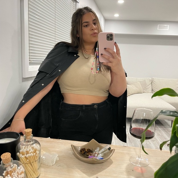 Profile Picture of Emily Esmailion (@emesm) on Poshmark
