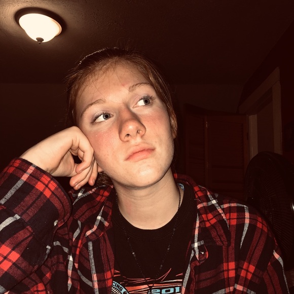 Profile Picture of Shauna Custard (@scustard25) on Poshmark