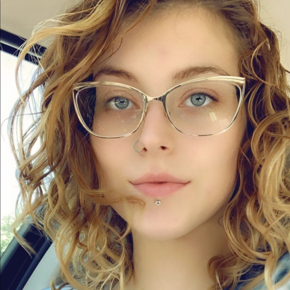 Profile Picture of Alexis Gielen (@leximo311) on Poshmark