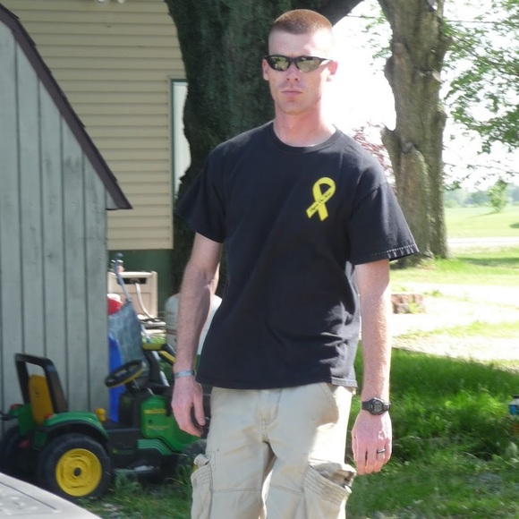 Profile Picture of James Lenning (@jameslenning81) on Poshmark