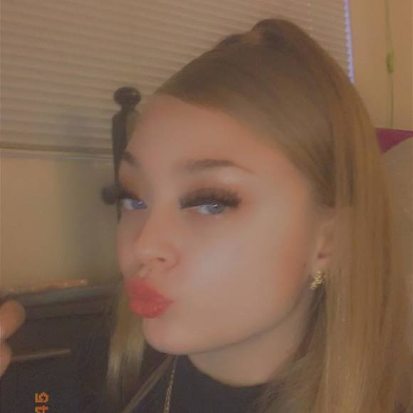 Profile Picture of Haley Borsheim (@haleymarie71003) on Poshmark