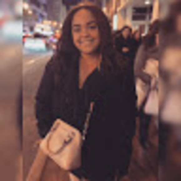 Profile Picture of Sabrina Jean (@sabrinajean562) on Poshmark