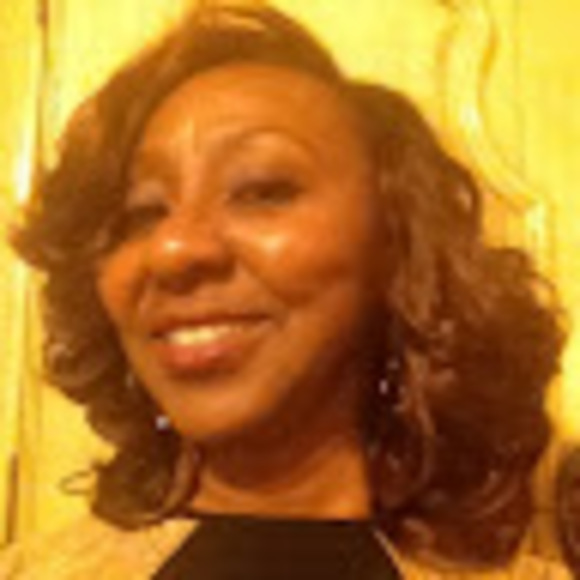 Profile Picture of Gillian Mckay (@gillian_mckay) on Poshmark