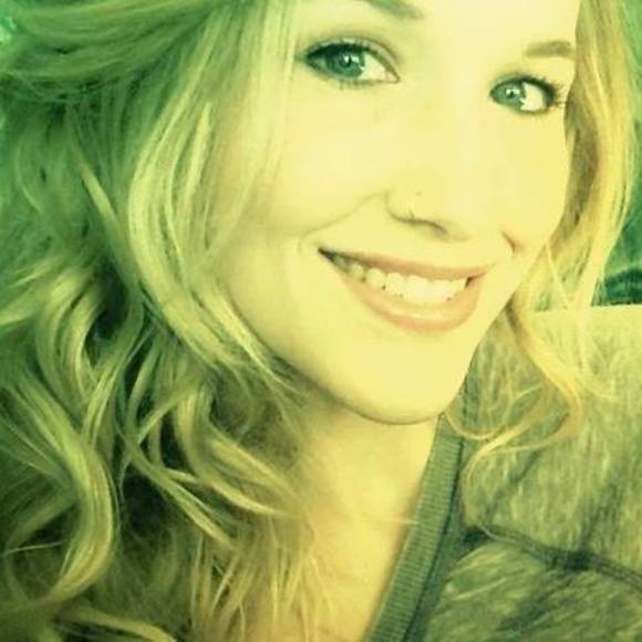 Profile Picture of Tiffany Engle (@tiffanyengle) on Poshmark