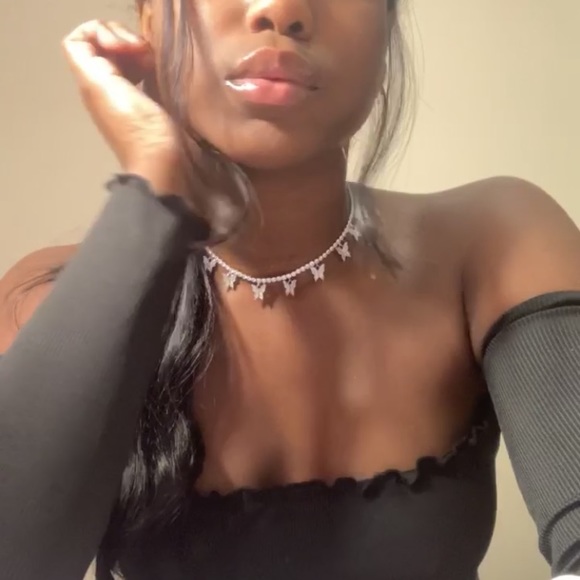 Profile Picture of Hunni Beebaby (@hunni_bee527) on Poshmark