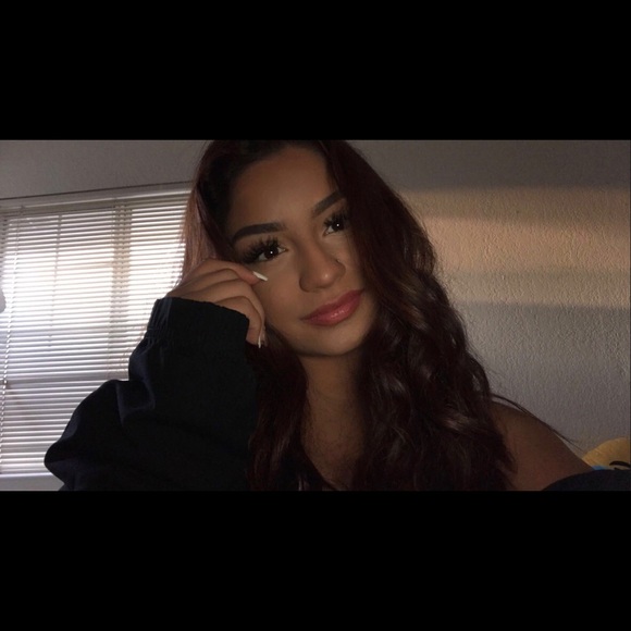 Profile Picture of Alexis Cordova (@alexiscordova) on Poshmark