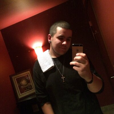 Profile Picture of Tyler Hueyon Twitter