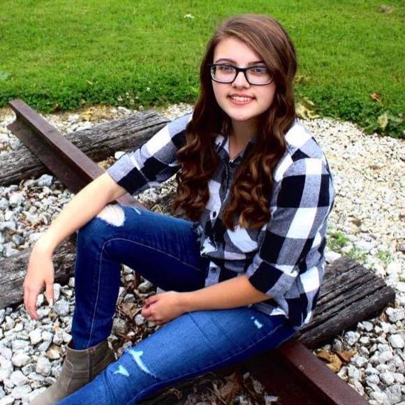 Profile Picture of Lynette Palmer (@nettie123bug) on Poshmark