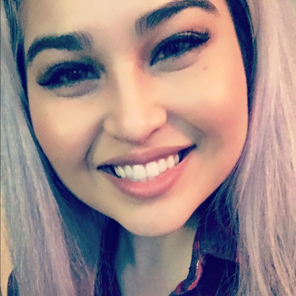 Profile Picture of Krista Gebhard (@kristathegreat) on Poshmark
