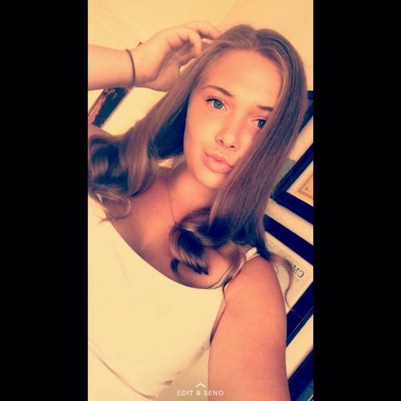 Profile Picture of Vanessa Maksimov (@vandasa_00016) on Poshmark