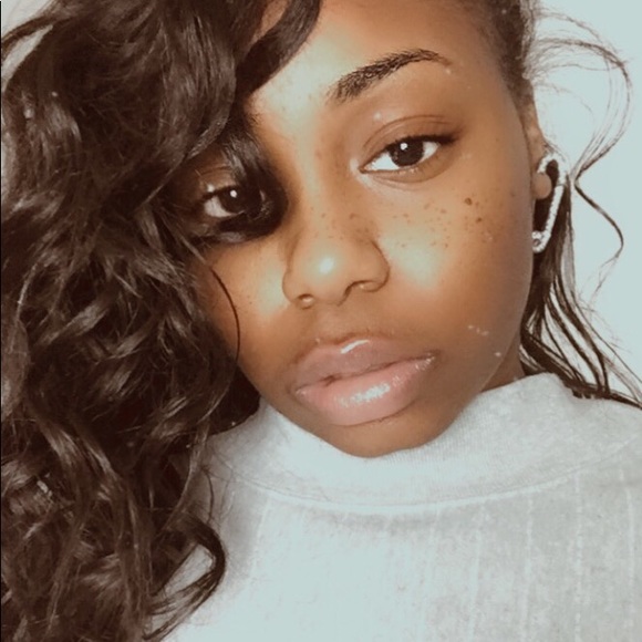Profile Picture of Micah Bryant (@innieb) on Poshmark