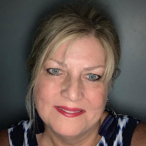 Tracey Sheahan - Poshmark Profile Picture of Tracey Sheahan (@tksheahan) on Poshmark