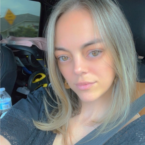 Profile Picture of Britney Mcdaniel (@britneymcintire) on Poshmark