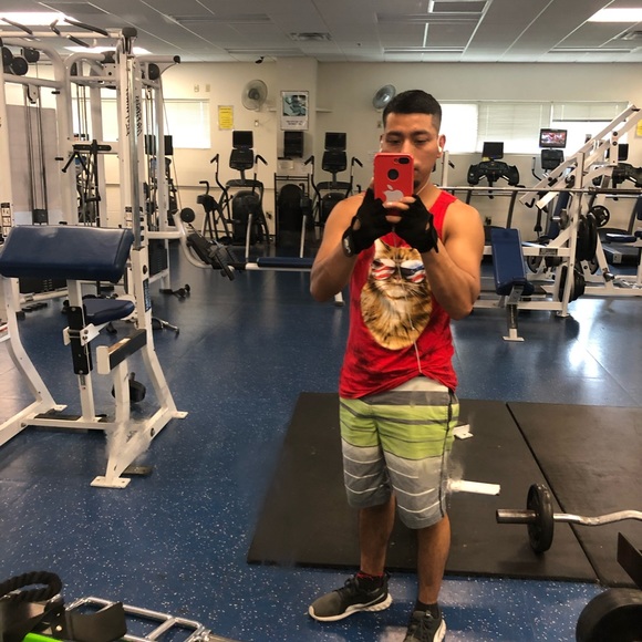 Profile Picture of Reyes Perez (@reyperez18) on Poshmark