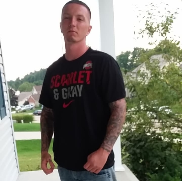 Profile Picture of Aaron Fitz (@aaronfitz681) on Poshmark