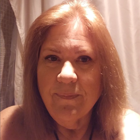 Profile Picture of Donna Donovan (@lioness297) on Poshmark