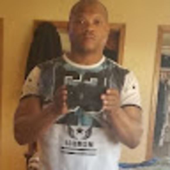 Profile Picture of Craig Radcliffe (@craigrad123) on Poshmark