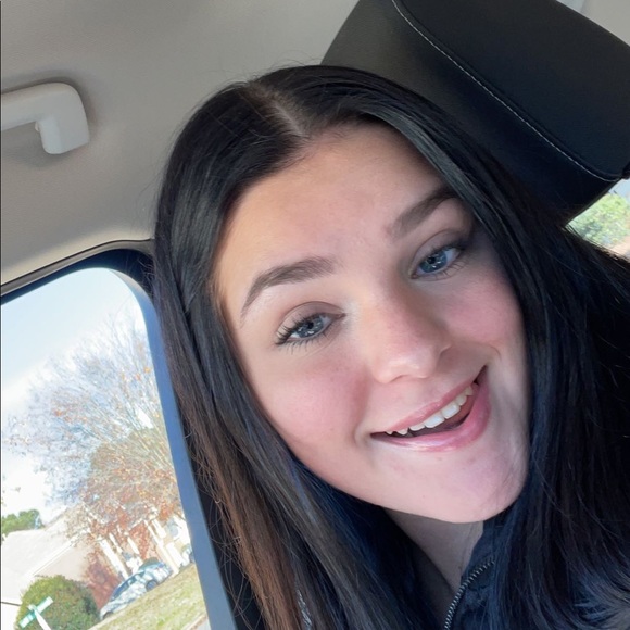 Profile Picture of Irelin Conrath (@irelinconrath) on Poshmark